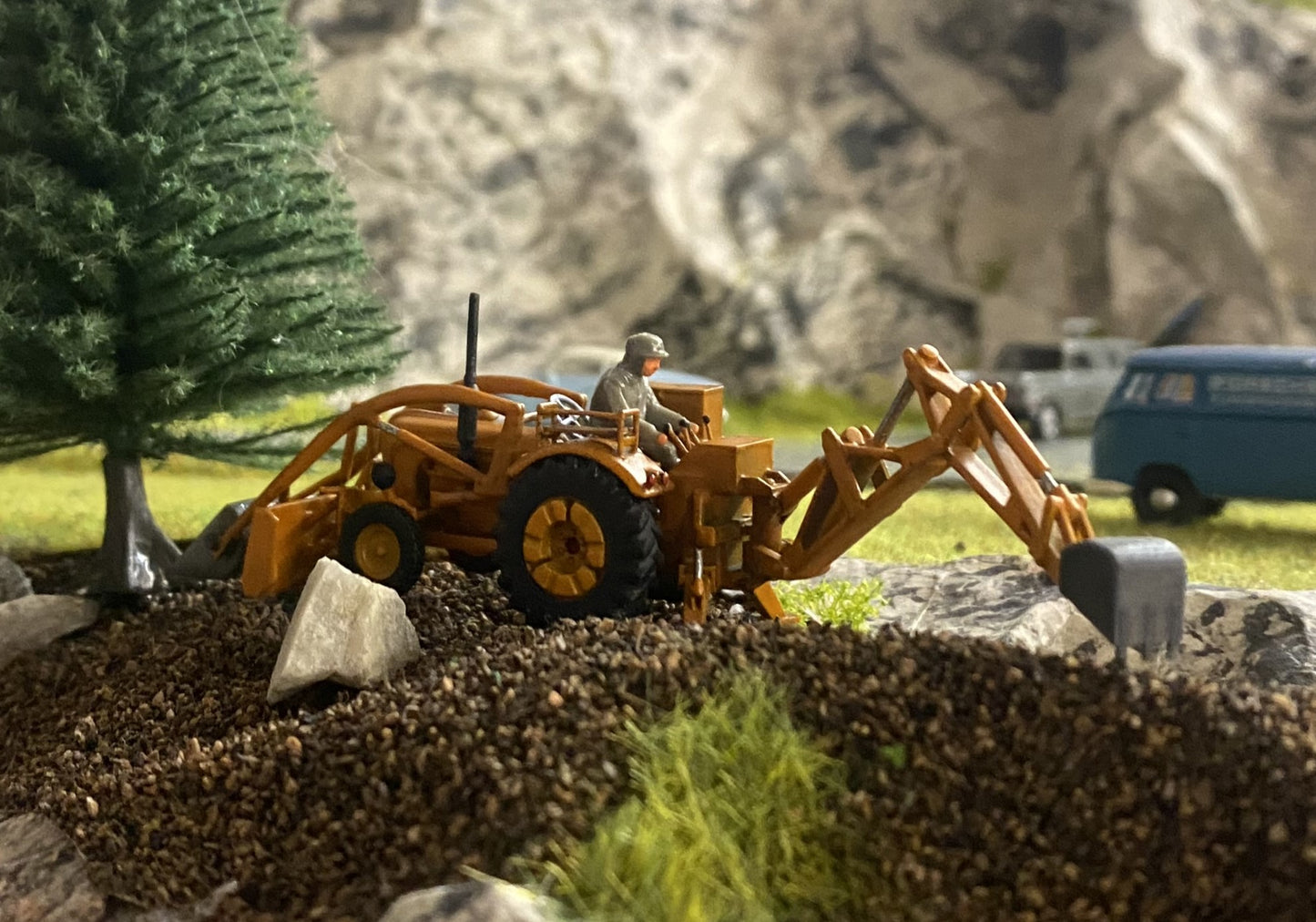 Porsche Diesel Super B308 "Patiniert" - Baggerlader, Baumaschine "Im Baggerbetrieb" - H0, 1:87 - Modeler Series